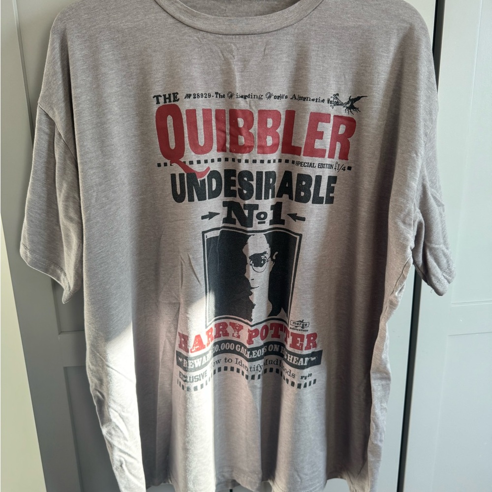 Harry Potter, “Quibbler” Undesirable No. 1 Gray Graphic T-Shirt
